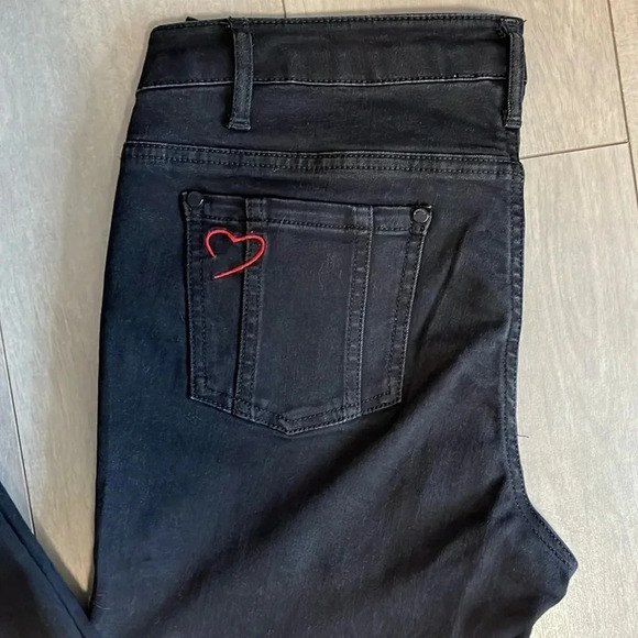 NWOT PHILOSOPHYFlared Solid Black Red Heart Pocket Mid-Rise Denim Jeans, Size 10 - Picture 2 of 10